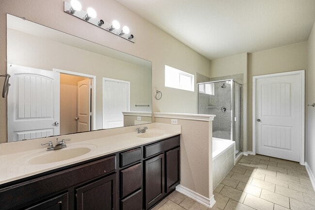 Building Photo - 5 BR/3.5BA | Newly Renovated Single Family Home | 1-Car Garage Parking | Fenced Backyard!