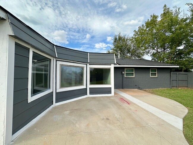 Building Photo - Updated