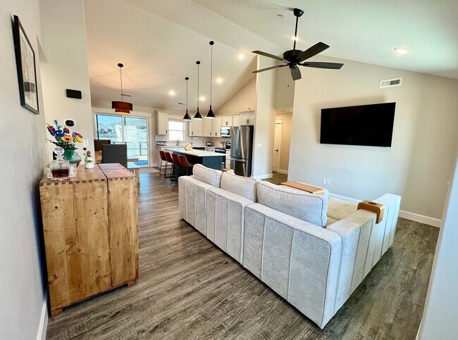 Building Photo - Modern Single-Family Home in Scenic Meadows Neighborhood