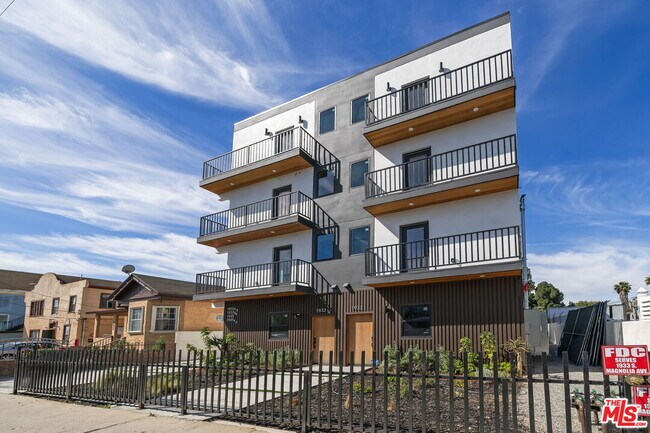 Building Photo - 1933 Magnolia Ave