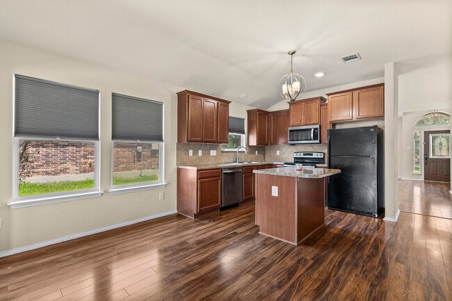 Building Photo - 6725 Mundo Dr