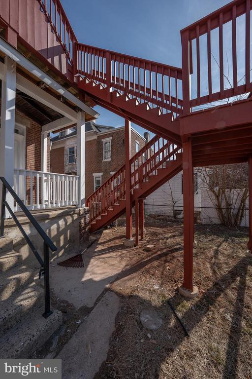 Building Photo - 122 3RD St