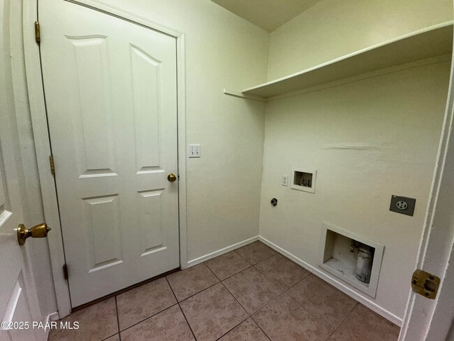 Building Photo - 8330 E Manley Dr