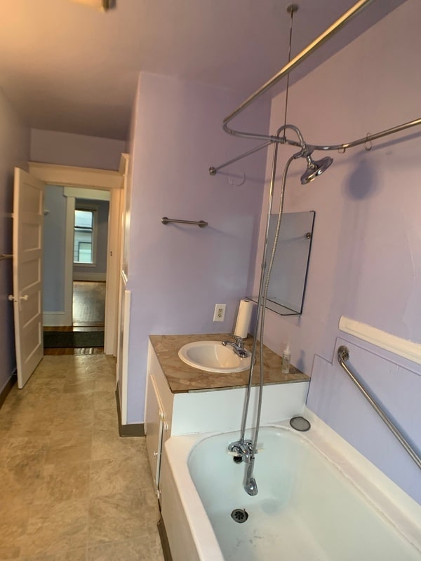 Building Photo - 621 23rd Ave E