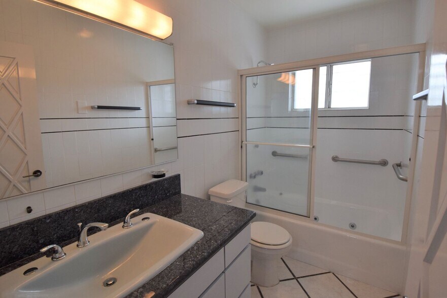 Building Photo - 11204 Peach Grove St