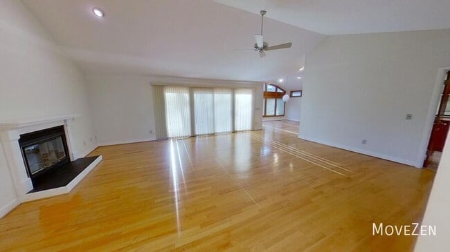 Building Photo - 2323 Ridgefield Dr