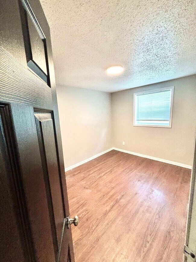 Building Photo - 2013 Stonemill Dr