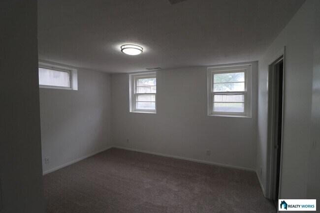 Building Photo - Charming 3-Bed Home