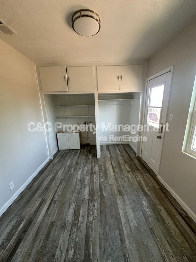 Building Photo - 1325 W Fountain Way