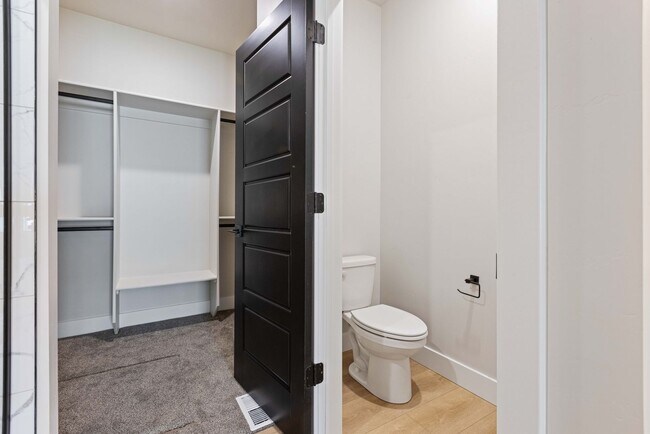 Building Photo - AWESOME 3 Bed 2 Bath Twin home in Sugar city