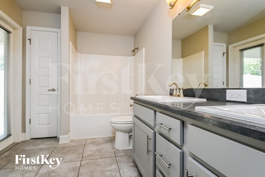 Building Photo - 243 Brookshire Dr