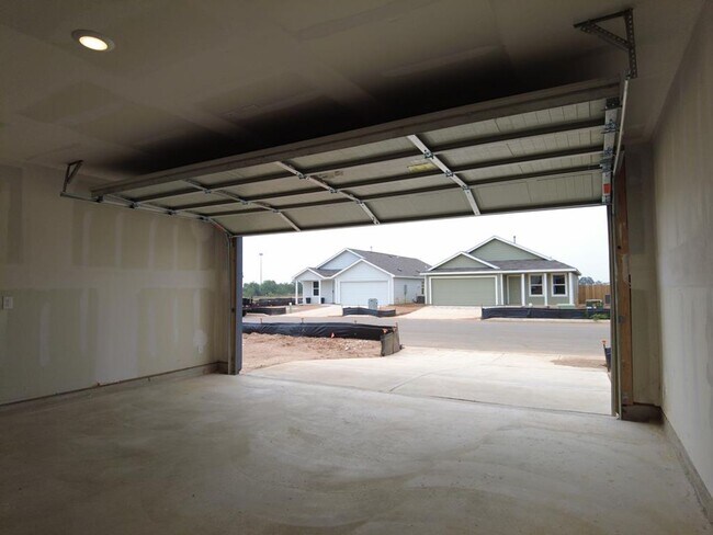 Building Photo - 123 Aidan Trl