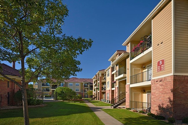 Beautiful Landscaping - Highland Crossing and Highland Square