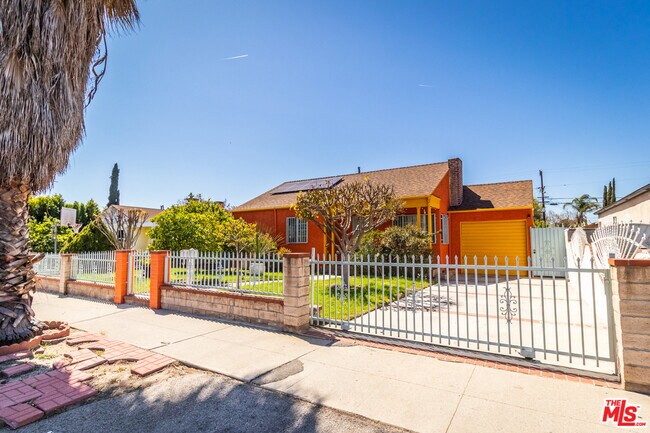 Building Photo - 6445 Tujunga Ave