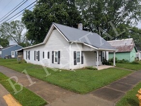 Building Photo - 701 Hustedt St