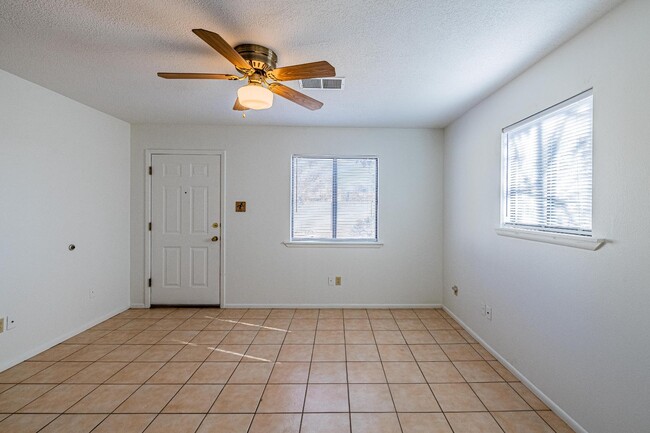 Building Photo - 624 Adams St NE