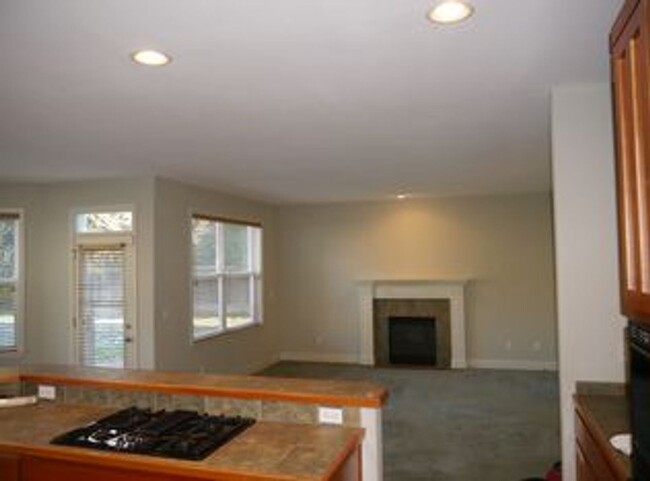 Building Photo - Beautiful home in quiet Puyallup neighborhood
