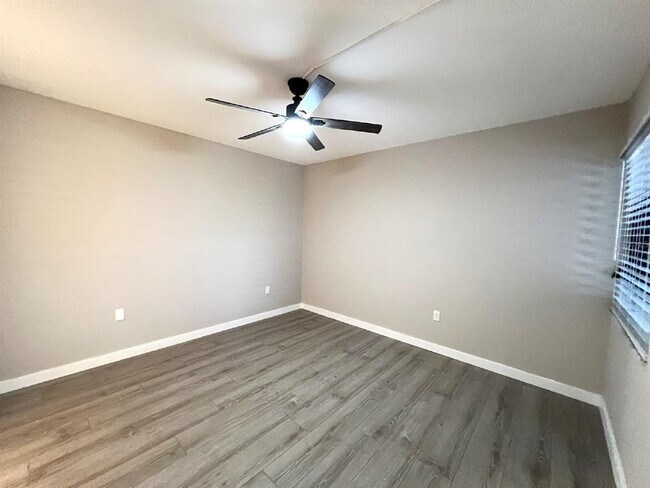 Building Photo - 5212 Lake Village Dr