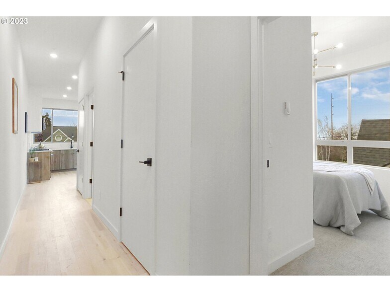 Building Photo - 6610 N Greenwich Ave