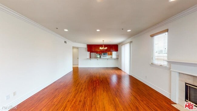 Building Photo - 2306 Fox Hills Dr