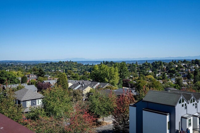 Building Photo - 2407 E Union St