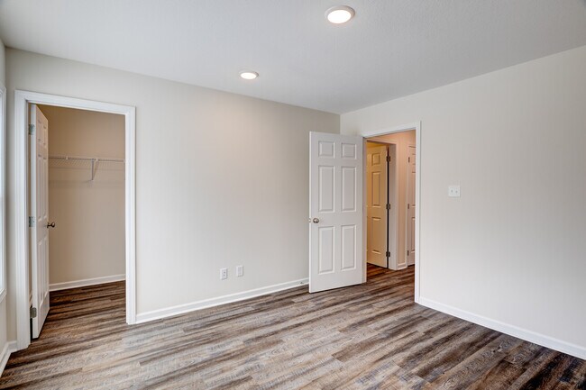 Building Photo - 318 Bogle St