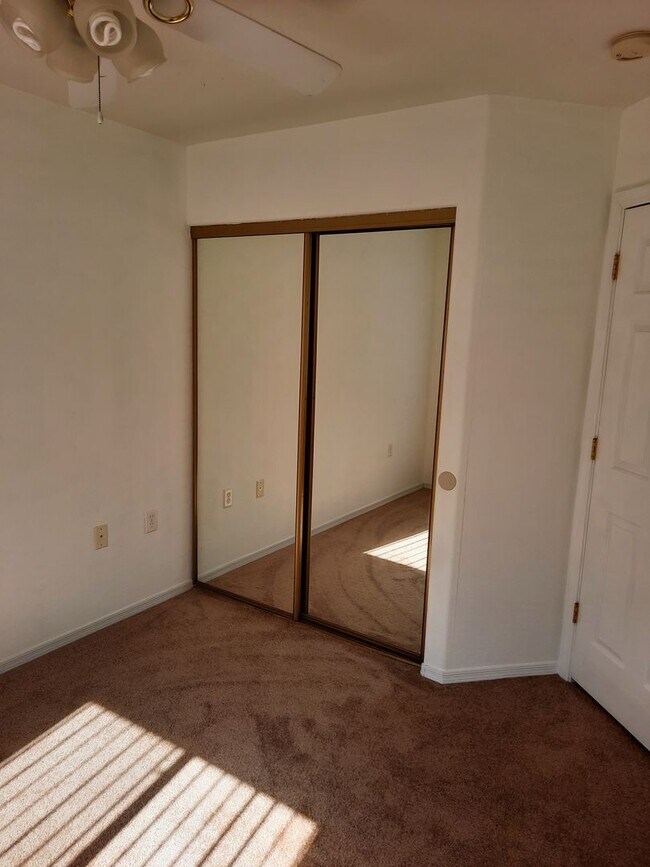 Building Photo - 4 bedroom/2 bath Home available in Bullhead City in Desirable El Camino Village.