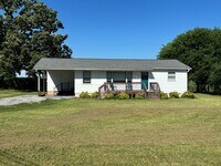 Building Photo - Greenback 37742 - 3 bedroom, 1 bath home - Contact Jeremy Logan (865) 307-2273