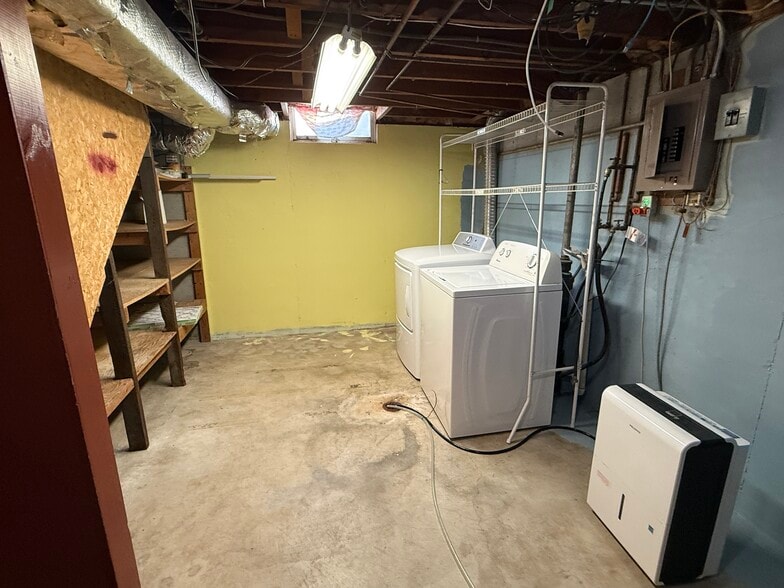 Building Photo - 1016 Fieldcrest Dr