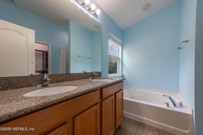 Building Photo - 4667 Pine Lake Dr