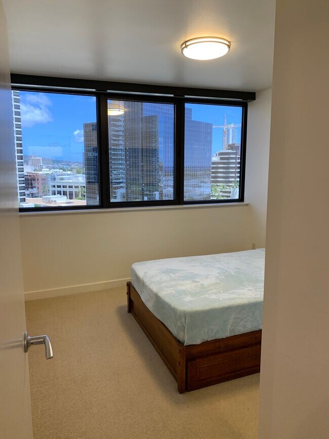 Building Photo - Fully Furnished 1 Bed-1BathPet Friendly Un...