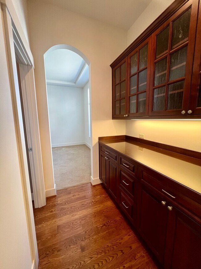 Building Photo - PENDING APPLICATION; Spacious Home on Golf Course  - All Bedrooms En Suite