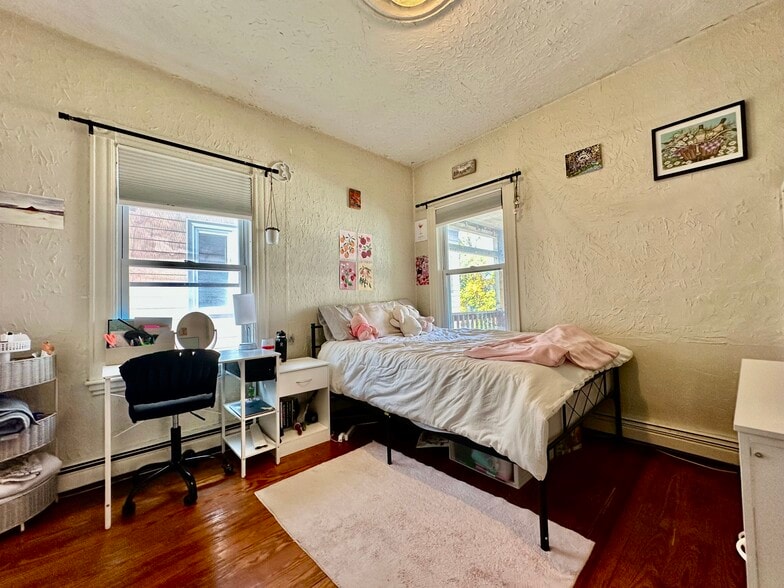 Building Photo - 93 Hillside St