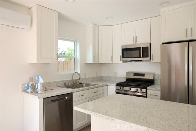 Building Photo - 728 W E St