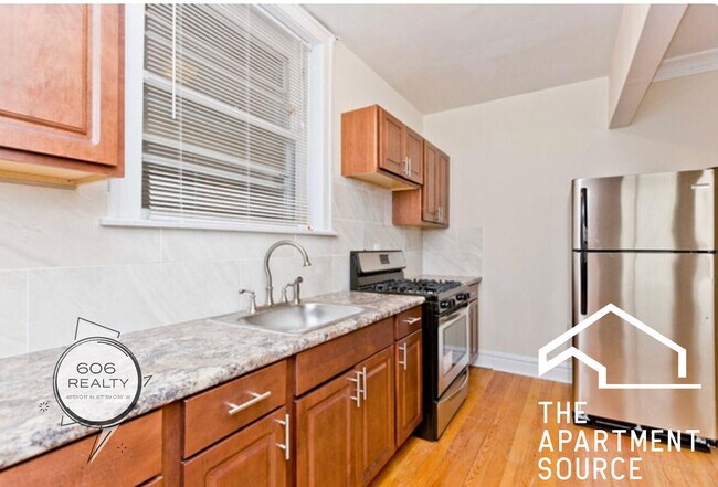 Building Photo - 1942 Grove Ave