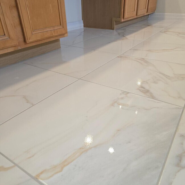 Building Photo - 1530 W Thompson Way