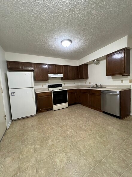 Kitchen - 626 WOLFTRAP DR.