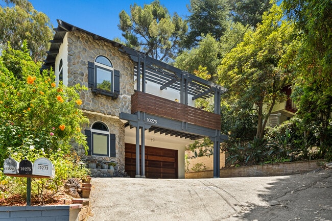 Building Photo - 10275 Oletha Ln