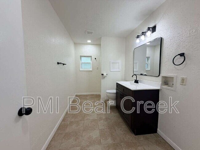 Building Photo - 302 16th St