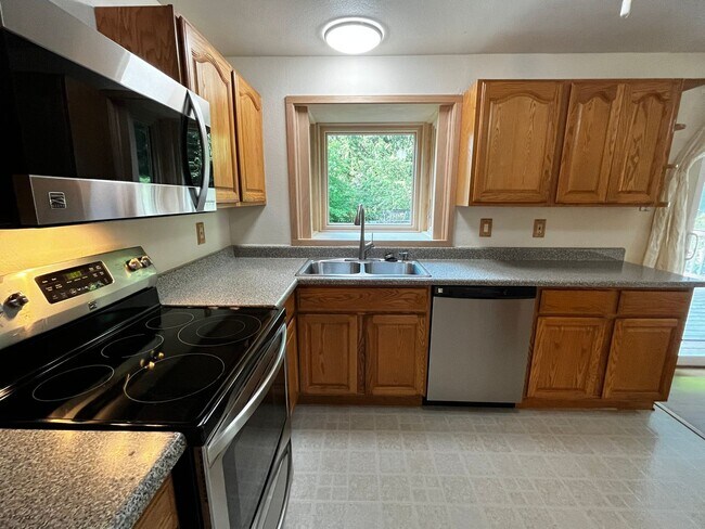 Building Photo - Excellent location at an affordable price!