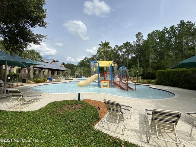 Building Photo - 813 W American Eagle Dr