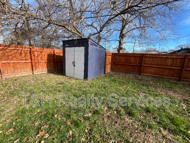 Building Photo - 5956 E Beechwood Ave