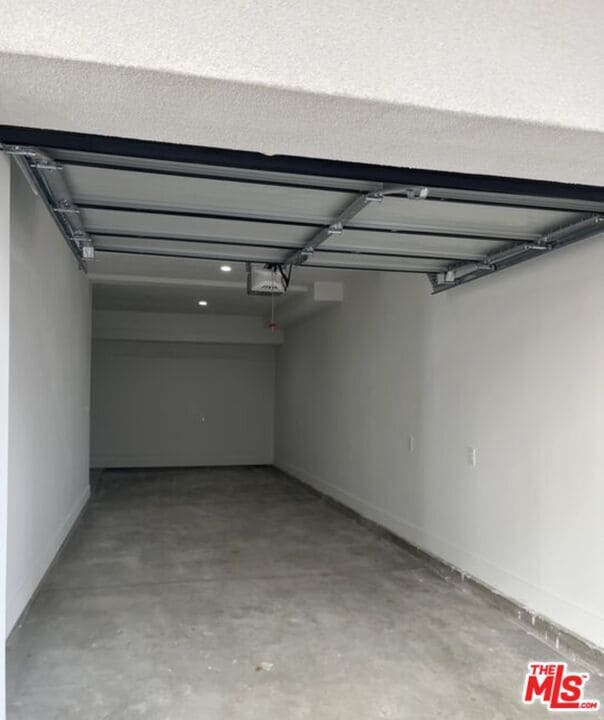 Building Photo - 212 E 29th St