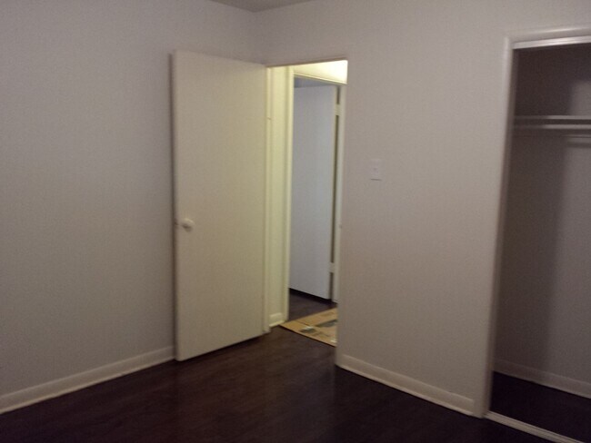 Building Photo - 186 S Yates Way