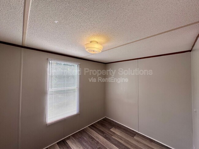 Building Photo - 9499 Wendi Dr NE