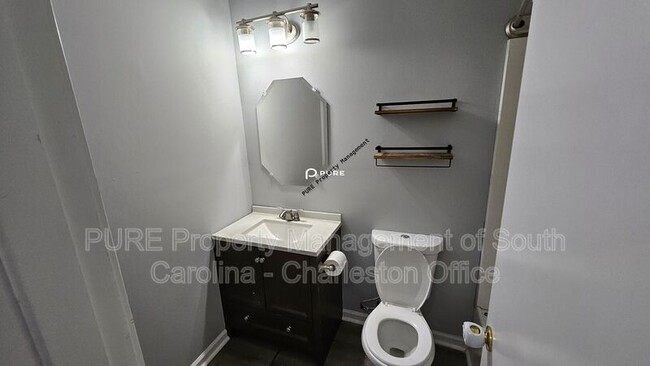 Building Photo - 364 Holly Ave