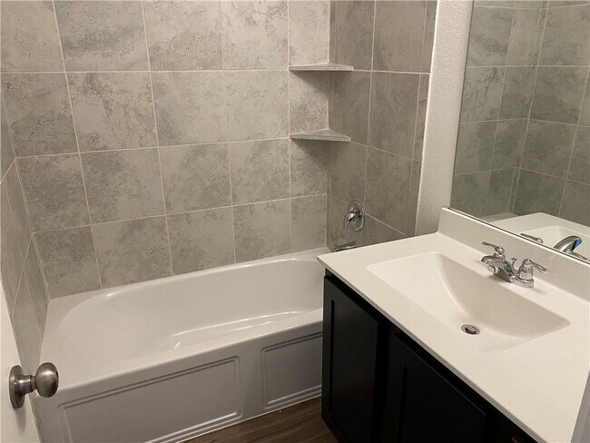 Building Photo - 340 Escondido Cir