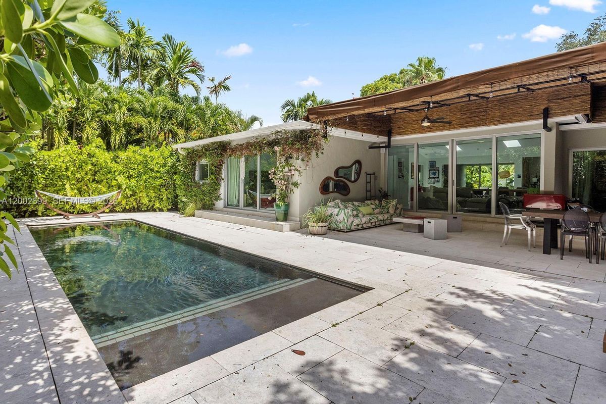 Building Photo - 570 NE 52nd Terrace