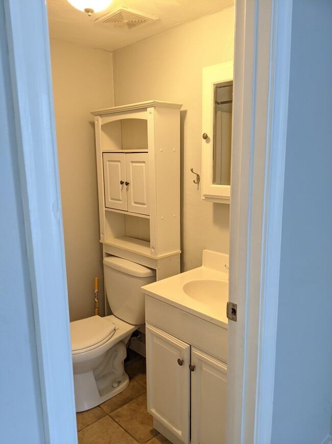 Building Photo - Bright and Open Floor Plan Across the Street from the Beach!