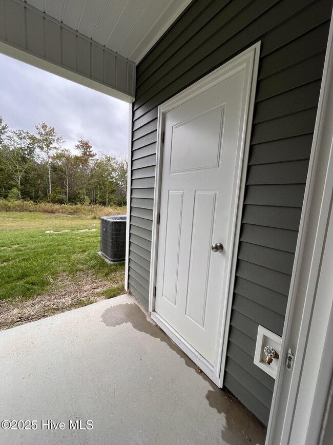 Building Photo - 160 Loren Rd